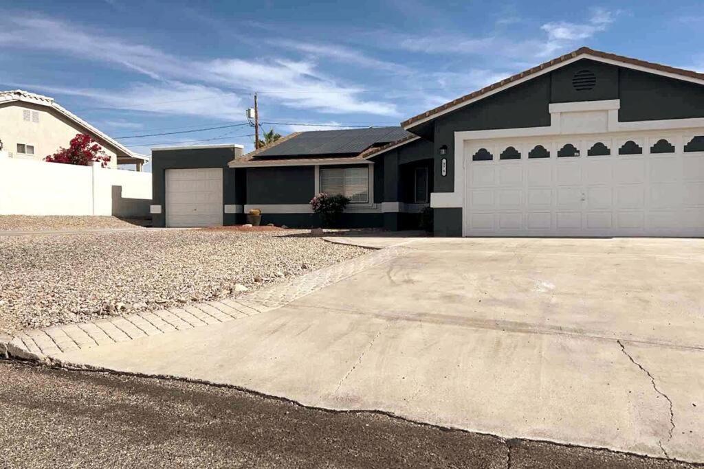 Spacious Getaway! Pool, Spa, Sleeps 9 Lake Havasu City Exterior foto