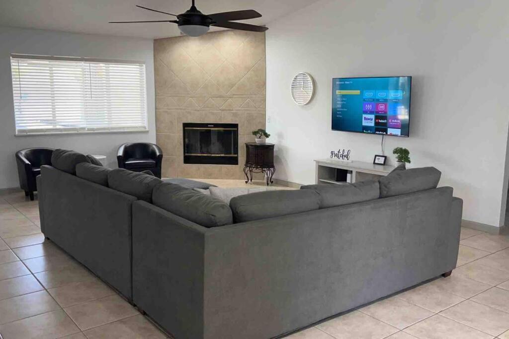 Spacious Getaway! Pool, Spa, Sleeps 9 Lake Havasu City Exterior foto
